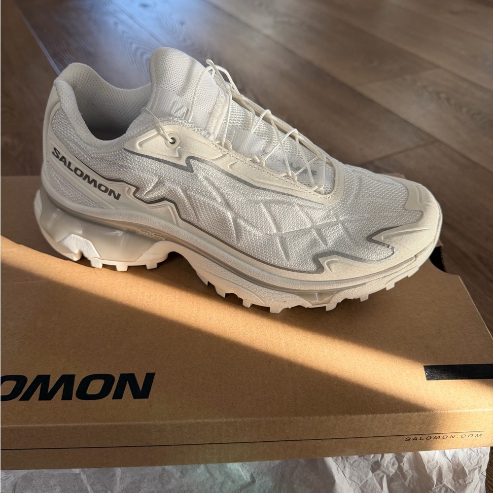 Salomon  XT SLATE Off-White Trail Sneakers
